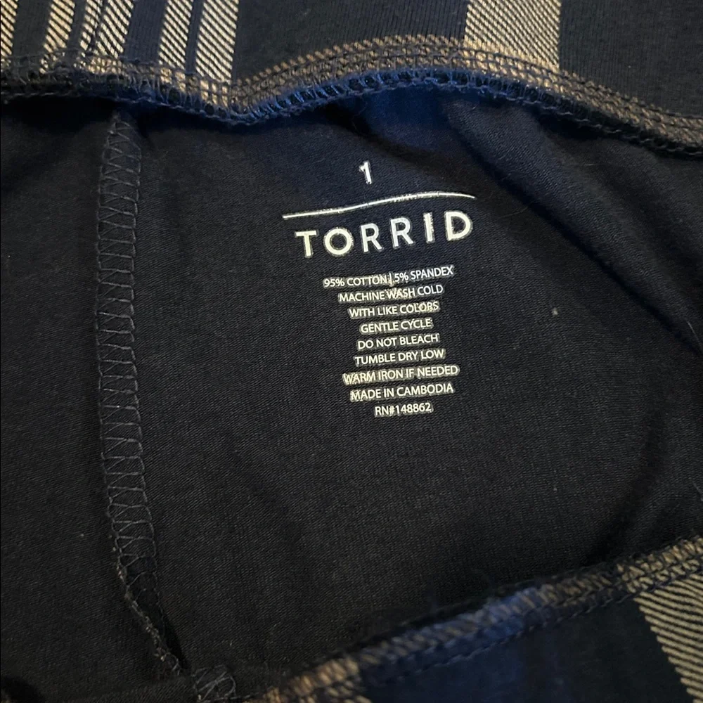 Torrid Navy Plaid Leggings Sz 1 NWOT